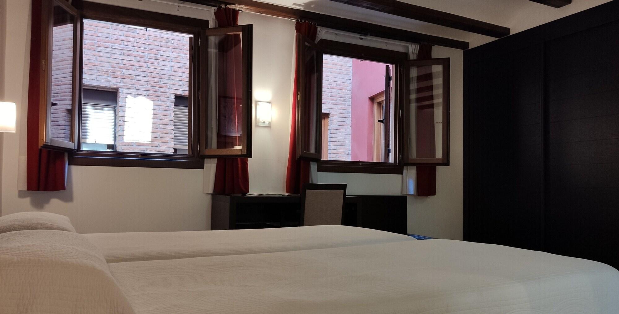 Hotel Rey Sancho Navarrete Exterior photo