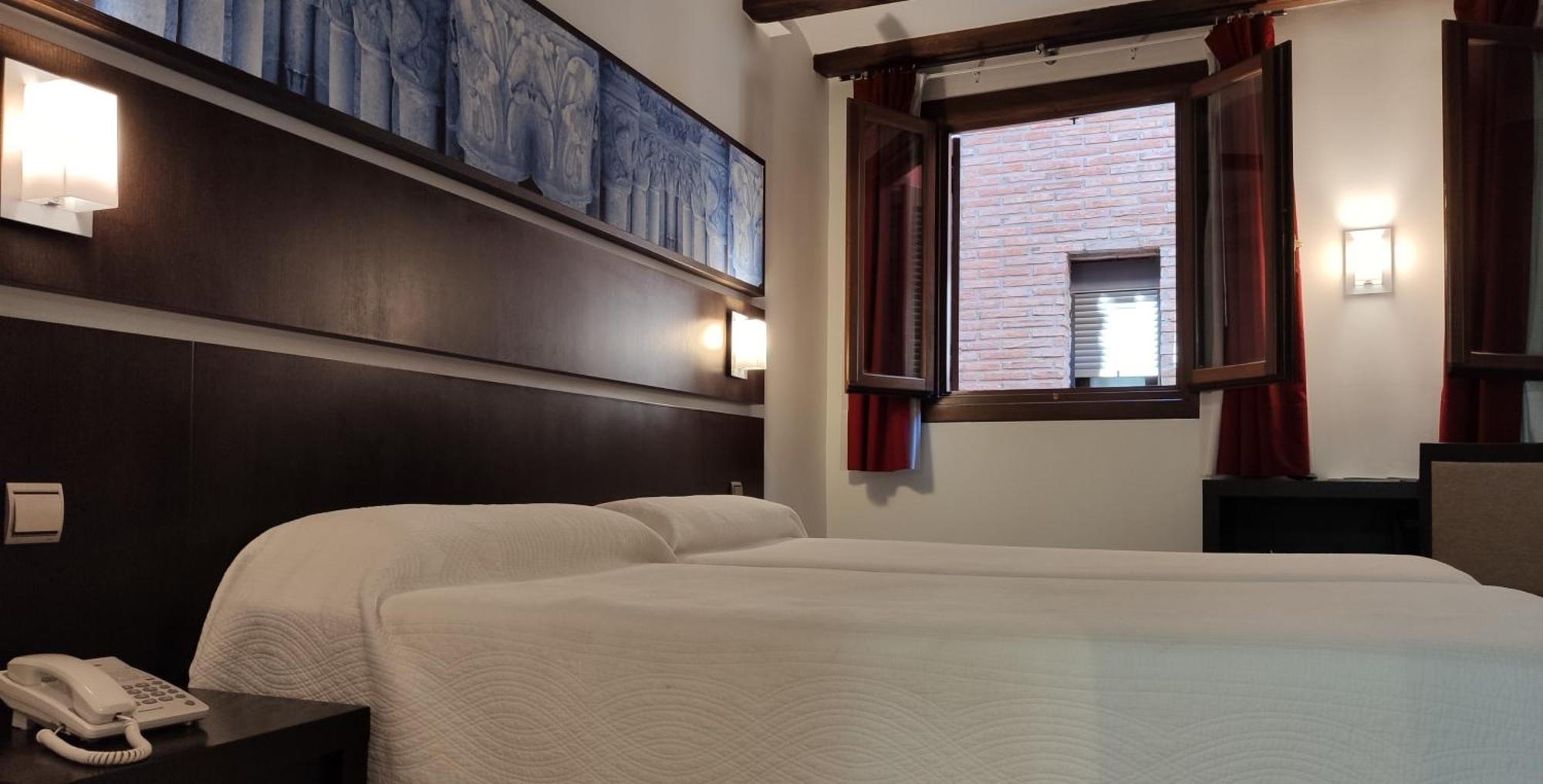 Hotel Rey Sancho Navarrete Room photo